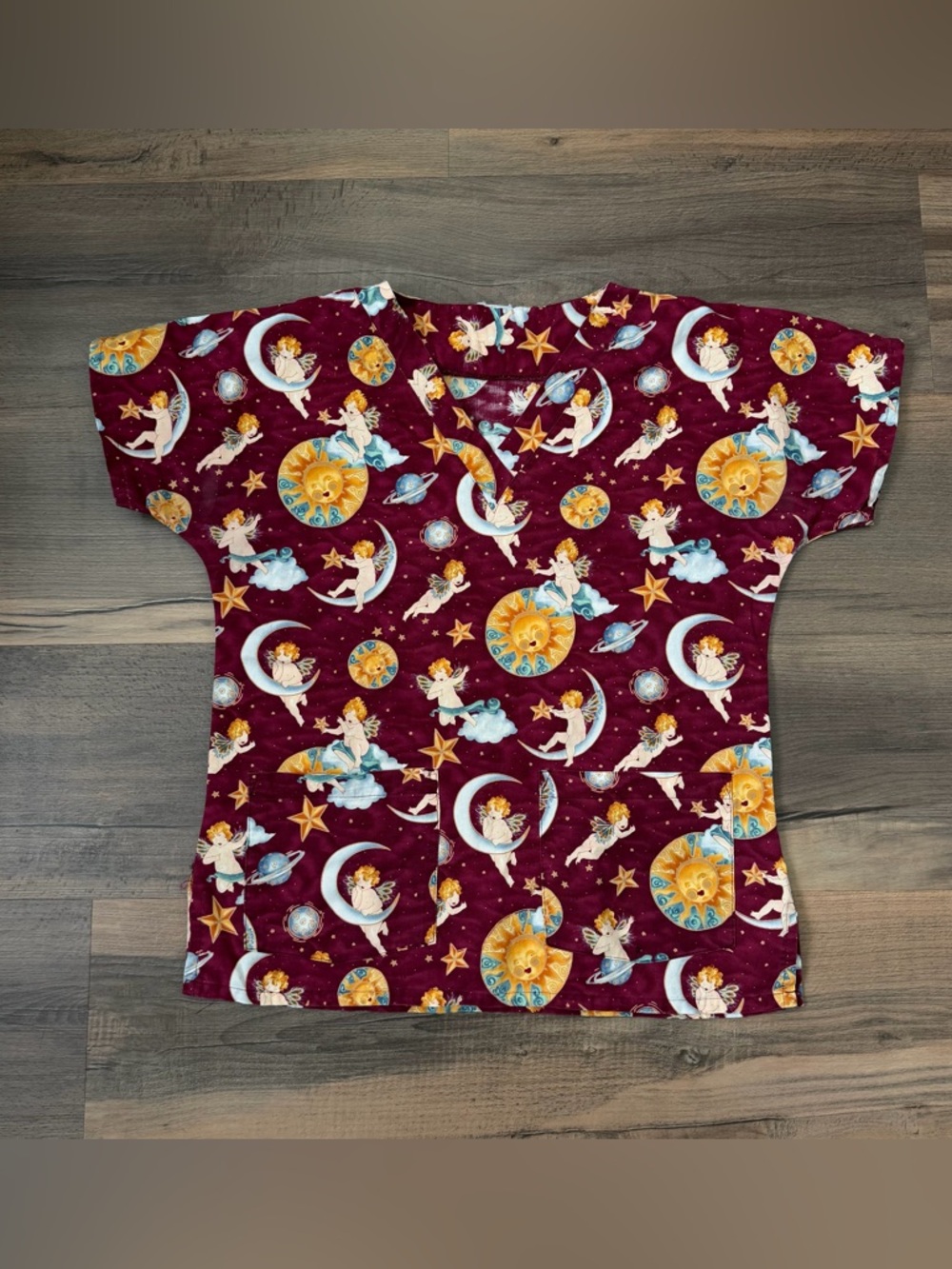 UA Women's Celestial Sun Moon Stars & Cherub Short Sleeve Scrub Top Size Medium